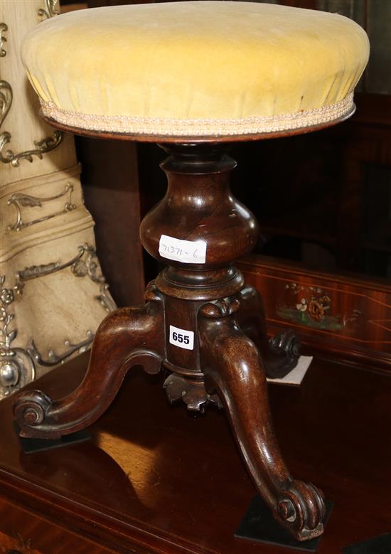 Adjustable piano stool
